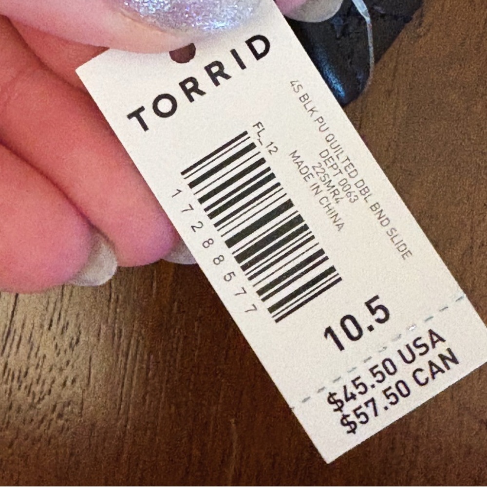 ⚫️ NWT Torrid Black Quilted Slide Sandals - Picture 3 of 3